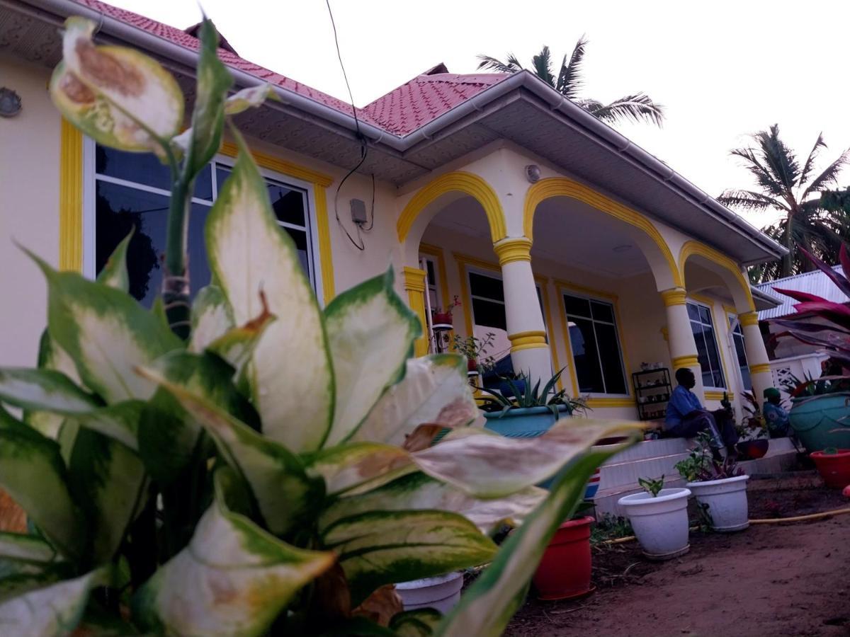 Bed and Breakfast L&J Modern Backpackers Kigamboni Beach House Дар-эс-Саламе Экстерьер фото