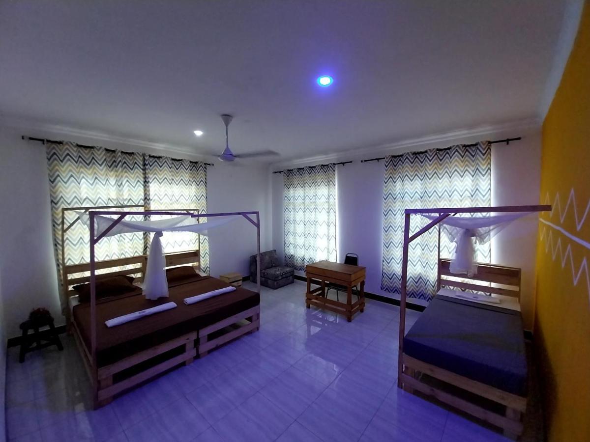 Bed and Breakfast L&J Modern Backpackers Kigamboni Beach House Дар-эс-Саламе Экстерьер фото