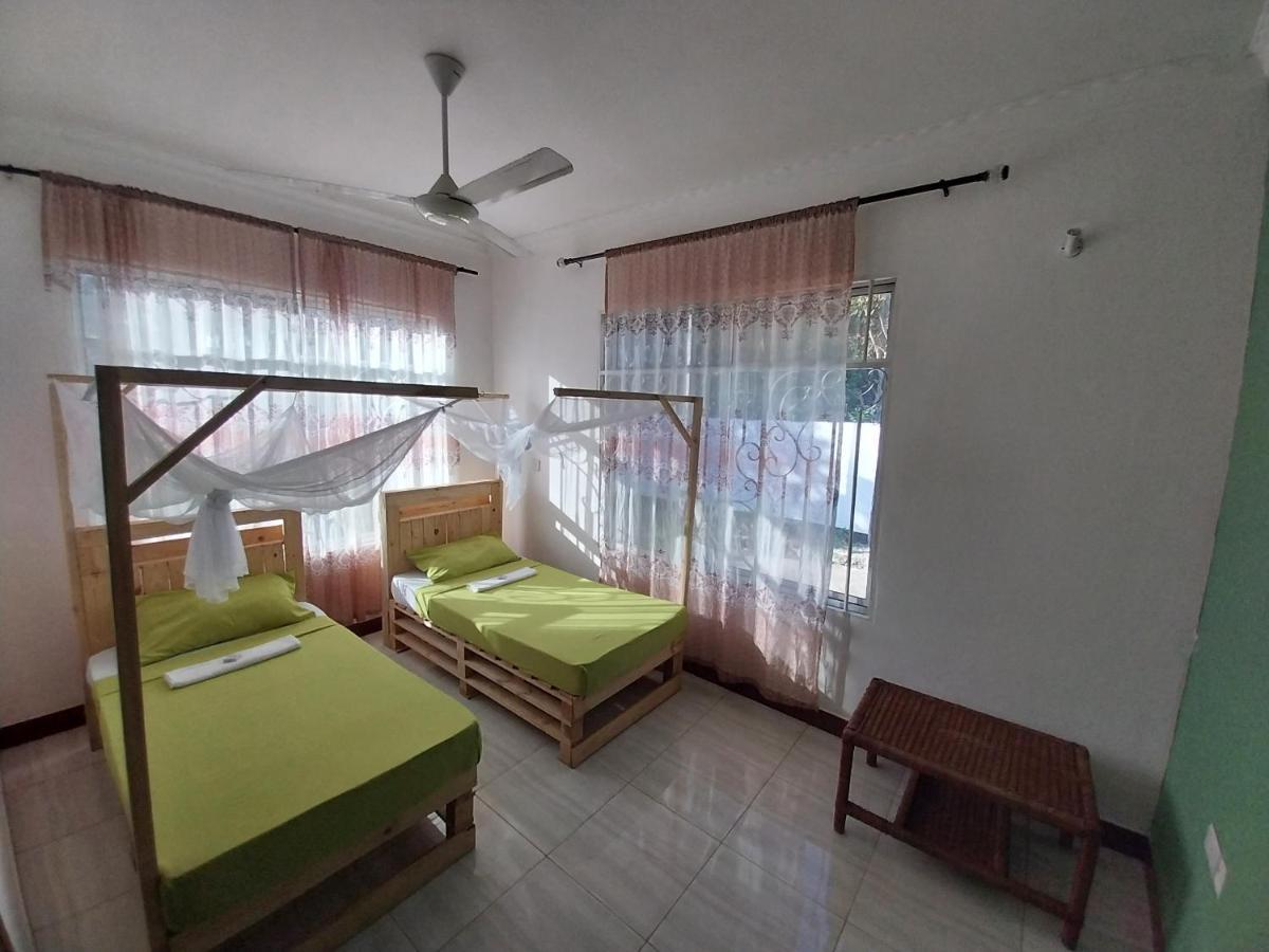 Bed and Breakfast L&J Modern Backpackers Kigamboni Beach House Дар-эс-Саламе Экстерьер фото