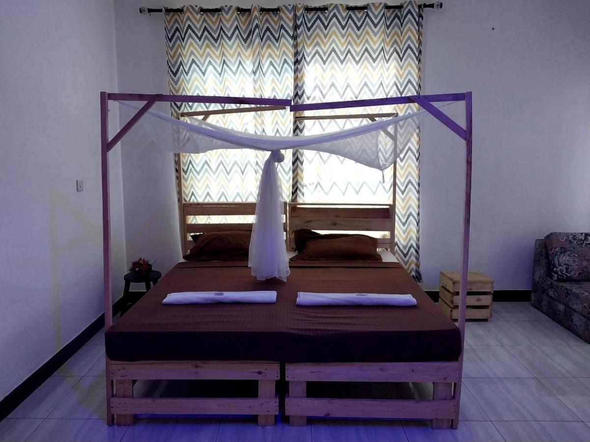 Bed and Breakfast L&J Modern Backpackers Kigamboni Beach House Дар-эс-Саламе Экстерьер фото
