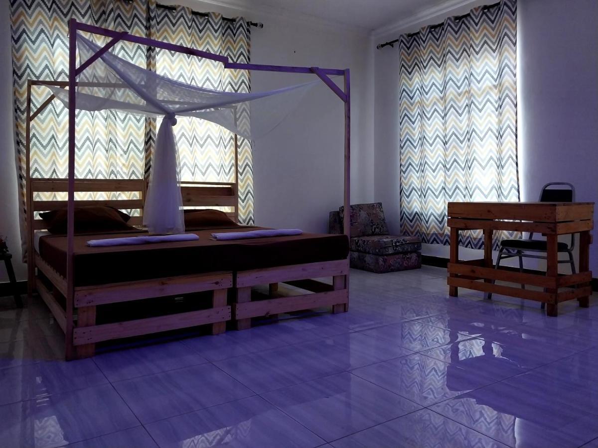 Bed and Breakfast L&J Modern Backpackers Kigamboni Beach House Дар-эс-Саламе Экстерьер фото