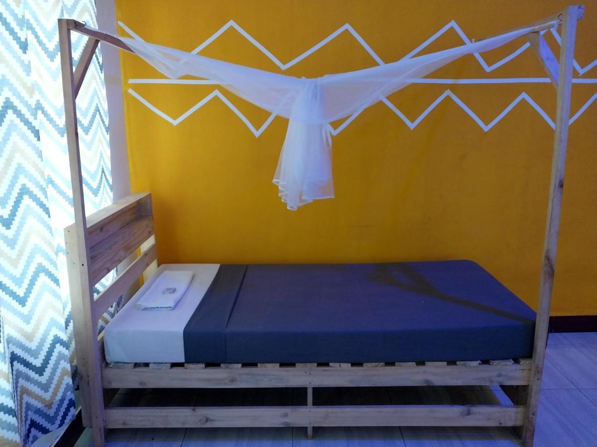 Bed and Breakfast L&J Modern Backpackers Kigamboni Beach House Дар-эс-Саламе Экстерьер фото