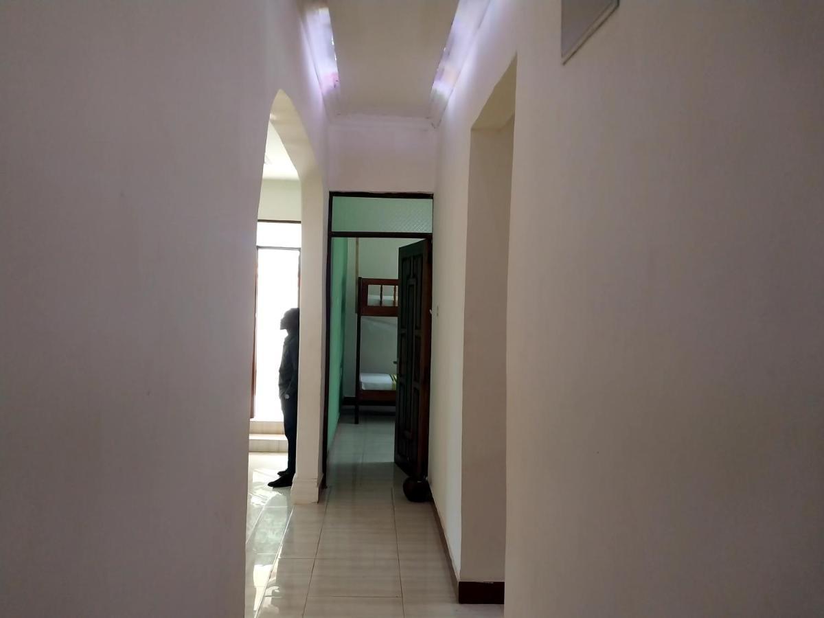 Bed and Breakfast L&J Modern Backpackers Kigamboni Beach House Дар-эс-Саламе Экстерьер фото