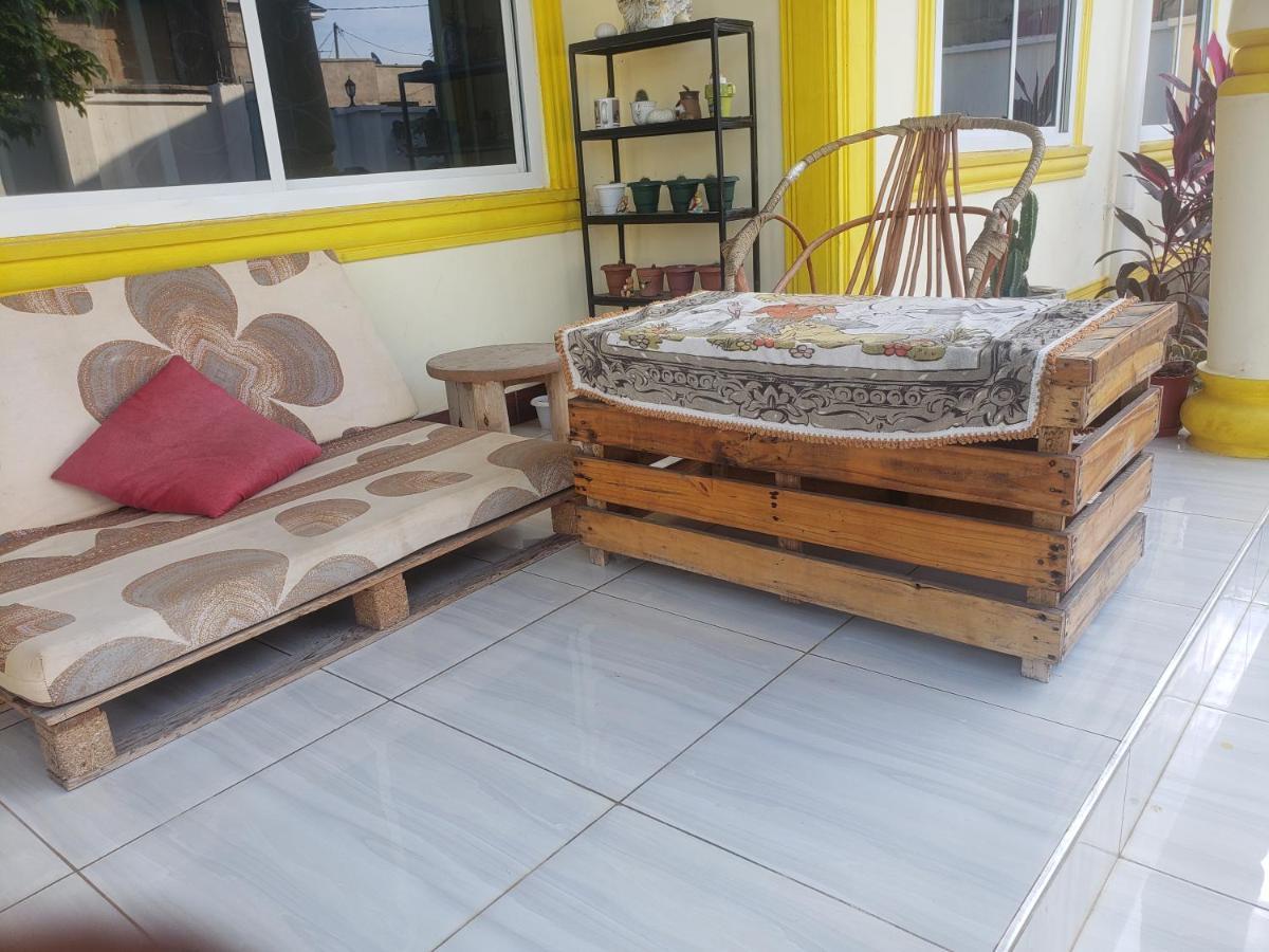 Bed and Breakfast L&J Modern Backpackers Kigamboni Beach House Дар-эс-Саламе Экстерьер фото