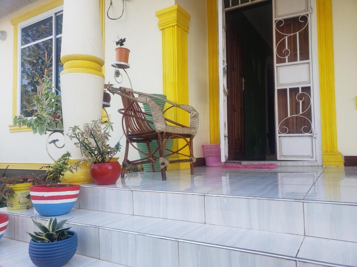 Bed and Breakfast L&J Modern Backpackers Kigamboni Beach House Дар-эс-Саламе Экстерьер фото