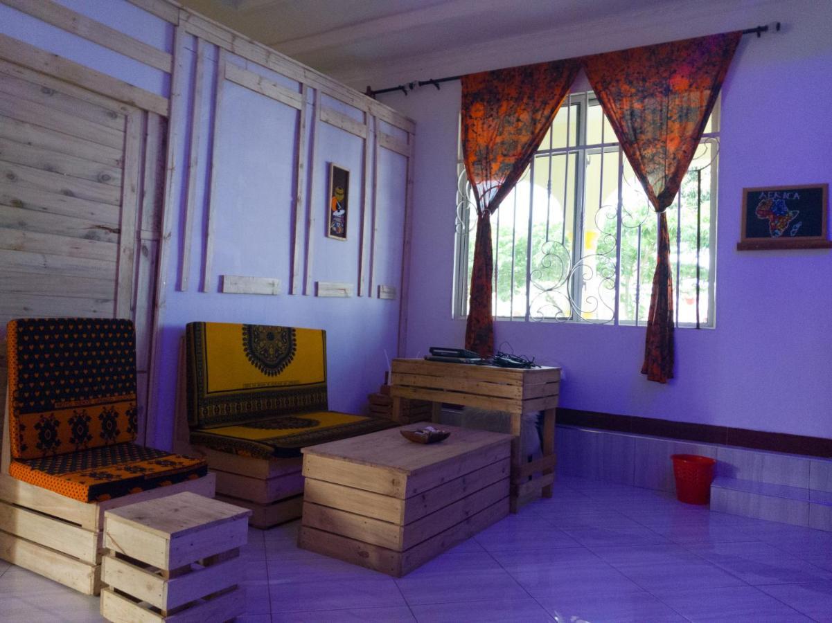 Bed and Breakfast L&J Modern Backpackers Kigamboni Beach House Дар-эс-Саламе Экстерьер фото