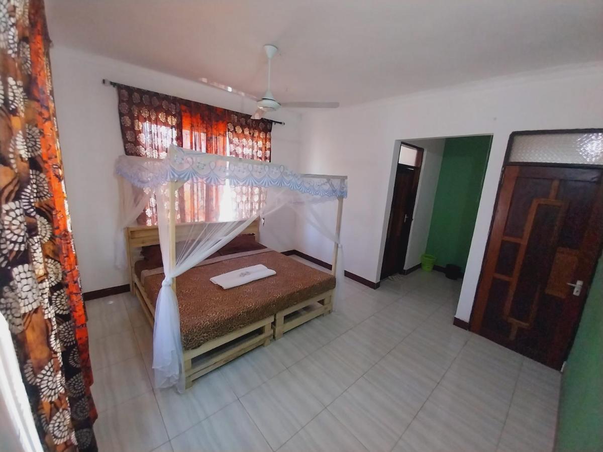 Bed and Breakfast L&J Modern Backpackers Kigamboni Beach House Дар-эс-Саламе Экстерьер фото