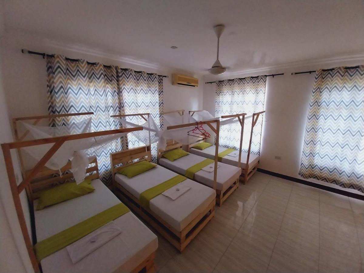 Bed and Breakfast L&J Modern Backpackers Kigamboni Beach House Дар-эс-Саламе Экстерьер фото