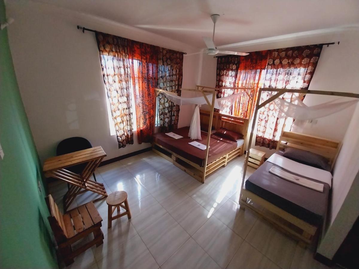 Bed and Breakfast L&J Modern Backpackers Kigamboni Beach House Дар-эс-Саламе Экстерьер фото