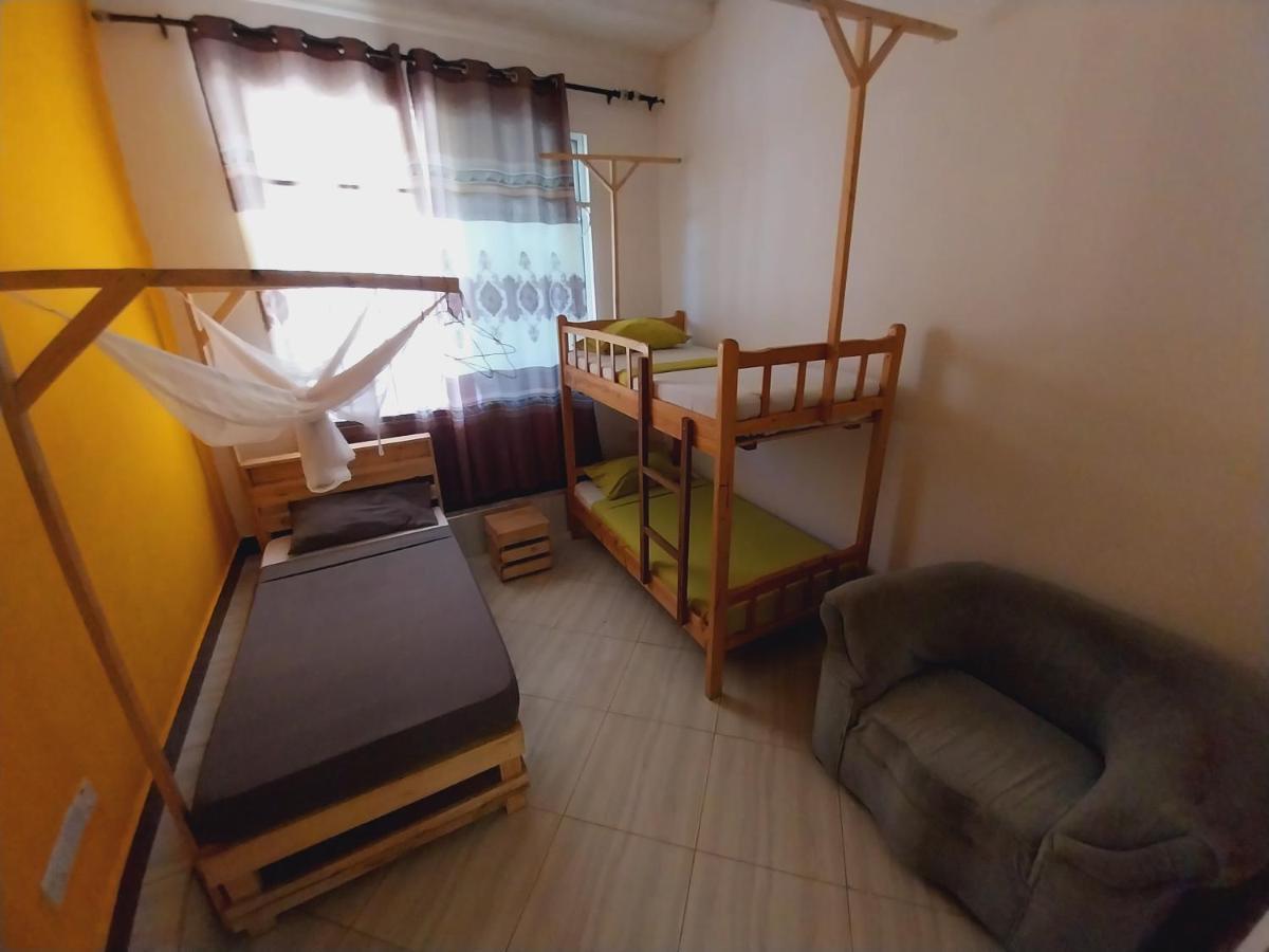 Bed and Breakfast L&J Modern Backpackers Kigamboni Beach House Дар-эс-Саламе Экстерьер фото