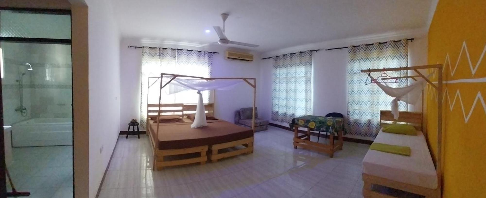 Bed and Breakfast L&J Modern Backpackers Kigamboni Beach House Дар-эс-Саламе Экстерьер фото